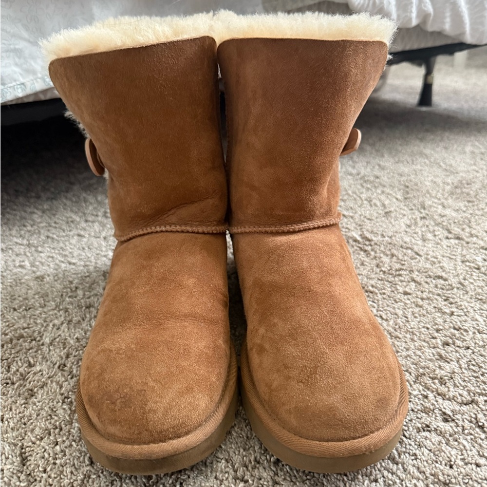 UGG Bailey Button